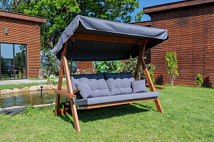 Качели трёхместные Lite Lyon с серыми подушками для дачи Качели трёхместные Lite Lyon с серыми подушками, садовая мебель