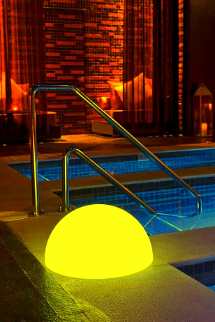 Светящаяся полусфера LightHouse Halfmoon 80 см RGB Accum для сада и загородного дома Светящаяся полусфера LightHouse Halfmoon 80 см RGB Accum, уличное оборудование