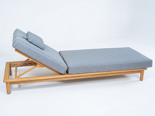 Шезлонг САПОРИ тик, светло-серый матрас, подушка, садовая мебель