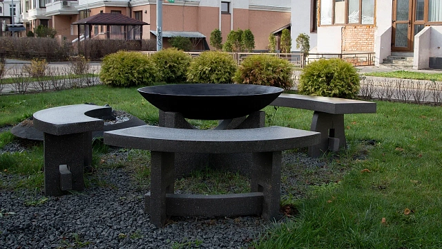 Чаша для костра из чугуна на высоком основании Concretika Iron S100 