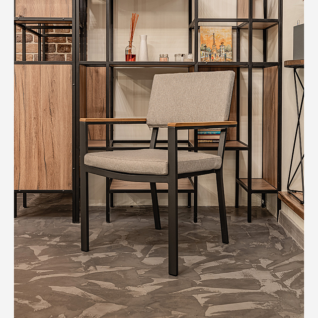 Обеденное кресло Lite Oscar с подлокотниками из тика 