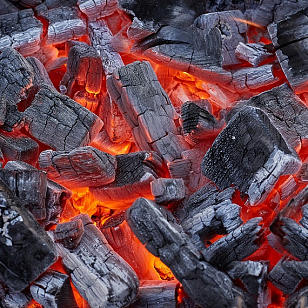 Уголь кусковой 800 DEGREES LUMP CHARCOAL, 8 КГ для приготовления пищи Уголь кусковой 800 DEGREES LUMP CHARCOAL, 8 КГ для сада