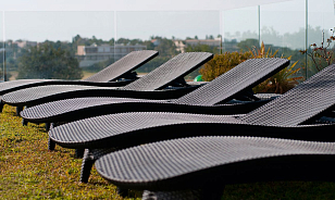 Шезлонг для дачи Keter Pacific коричневый, садовая мебель