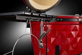 Боковые полки с обильным количеством крючков