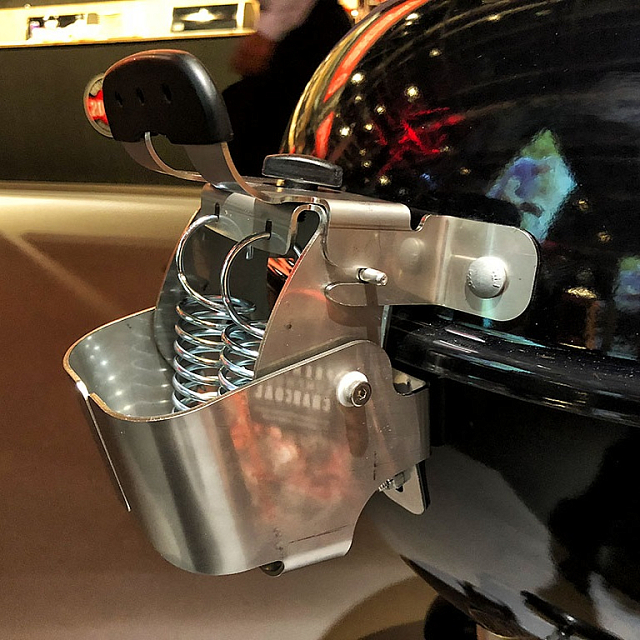 гриль угольный weber master-touch premium e-5770, черный