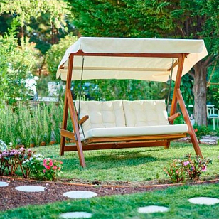 Качели трёхместные Lite Lyon с бежевыми подушками для дачи Качели трёхместные Lite Lyon с бежевыми подушками, садовая мебель