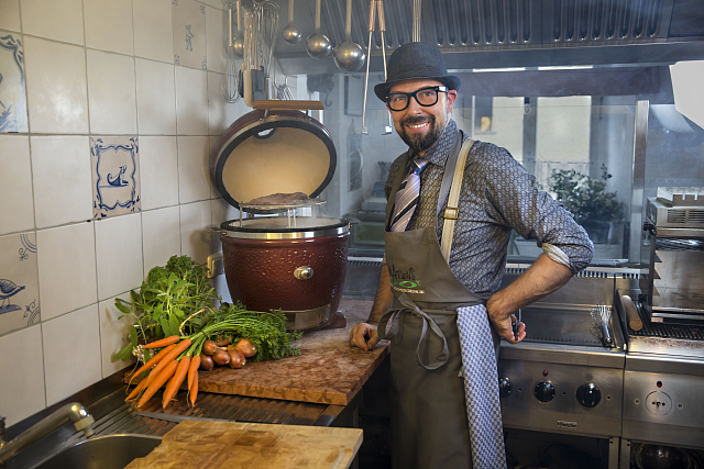 Керамический гриль Monolith Classic PRO 2.0 Red