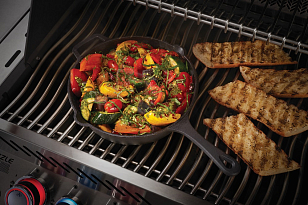 Чугунная сковорода Napoleon 24 см для сада