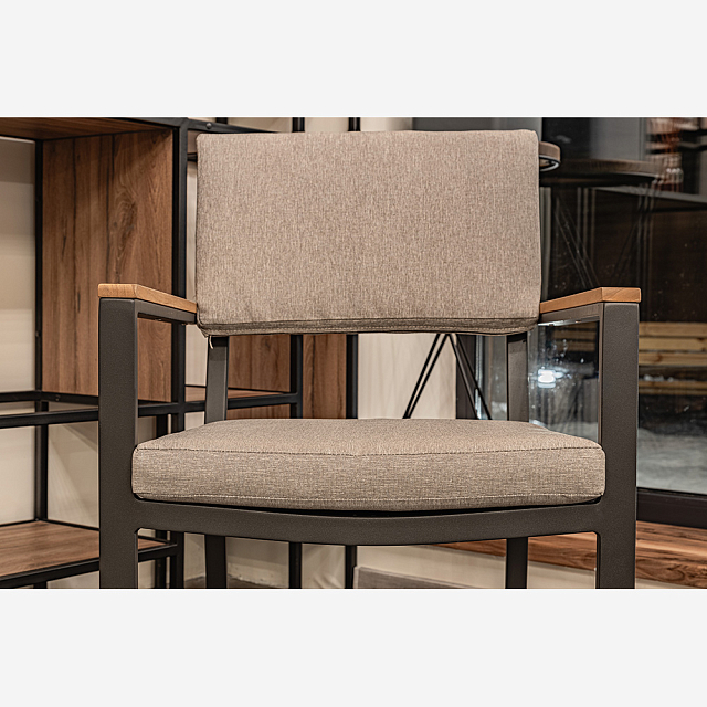 Обеденное кресло Lite Oscar с подлокотниками из тика 