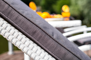 Раскладной лежак для пляжа Joygarden Milano белый, садовая мебель