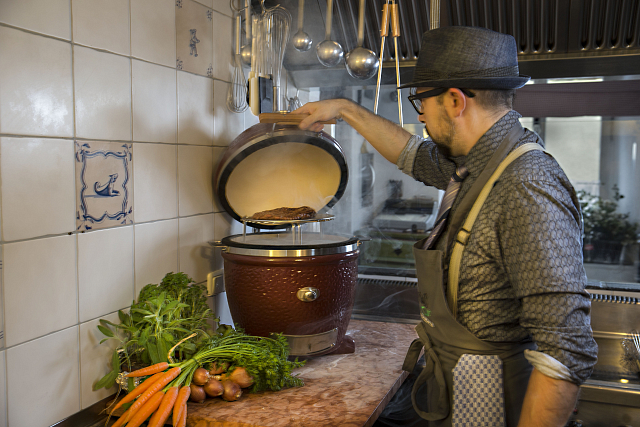 Керамический гриль Monolith Classic PRO 2.0 Red