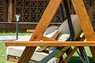 Качели трёхместные Lite Lyon с песочными подушками для дачи Качели трёхместные Lite Lyon с песочными подушками, садовая мебель