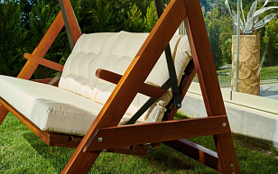 Качели двухместные Lite Paris с бежевыми подушками для дачи Качели двухместные Lite Paris с бежевыми подушками, садовая мебель