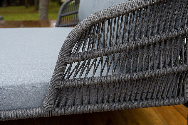 Пежак плетеный 4SIS из роупа Позитано, каркас алюминий темно-серый (RAL7024) муар, роуп темно-серый круглый, ткань темно-серая 027 