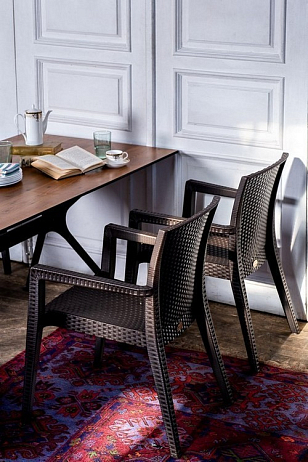 Пластиковый стул Montana темно-коричневый для дачи Пластиковый стул Montana темно-коричневый, садовая мебель