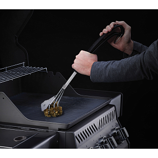 Щетка трехрядная с латунным ворсом Napoleon для приготовления пищи Щетка трехрядная с латунным ворсом Napoleon для сада