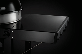 Широкий складной столик с крючками для аксессуаров