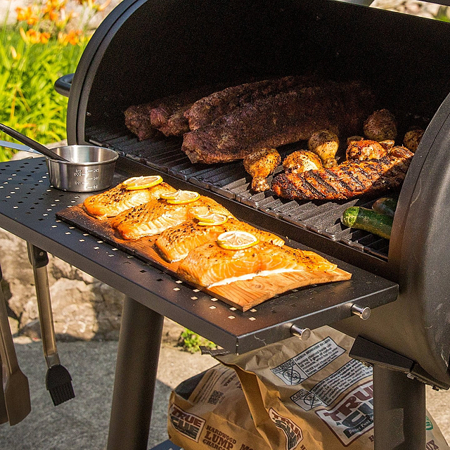 Угольный гриль-коптильня Broil King Regal Grill 400