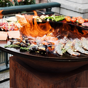 Дровяной гриль-очаг OFYR Classic 85-100 OCS с поленницей