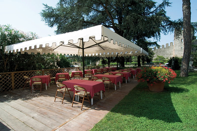 Зонт уличный квадратный для кафе Capri 6060CAT 