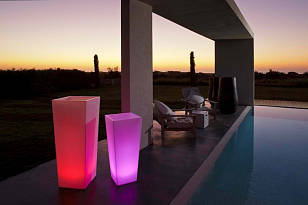 Светящееся кашпо LightHouse Flow XL RGB Accum для сада и загородного дома Светящееся кашпо LightHouse Flow XL RGB Accum, уличное оборудование