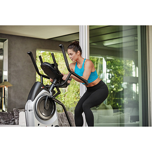 Кросстренер MaxTrainer M6 для хобби и пикника