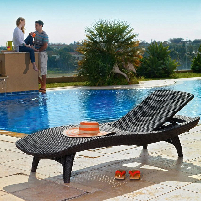 Шезлонг для дачи Keter Pacific коричневый 