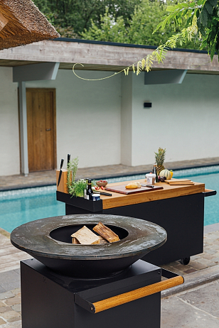 Дровяной гриль-очаг OFYR 100-PRO черный на колесах для приготовления пищи Дровяной гриль-очаг OFYR 100-PRO черный на колесах для сада