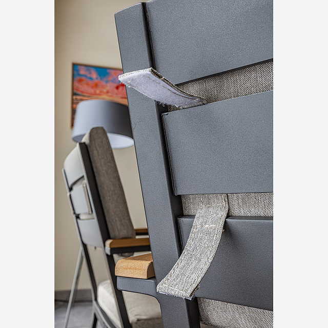 Обеденное кресло Lite Oscar с подлокотниками из поливуда 