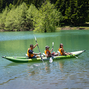 Каяк надувной трехместный с веслами Aqua Marina Betta-475 15'7" S22 для серфинга Каяк надувной трехместный с веслами Aqua Marina Betta-475 15'7" S22