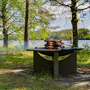 Чаша для костра из чугуна на высоком основании Concretika Iron S80XL для сада и загородного дома Чаша для костра из чугуна на высоком основании Concretika Iron S80XL, уличное оборудование