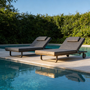 Шезлонг КОСТА С на колесах, каркас карбон, матрас маренго (с подушкой), садовая мебель