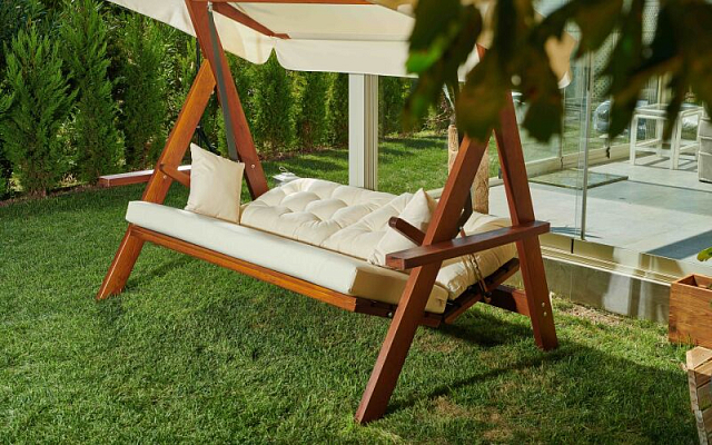 Качели трёхместные Lite Lyon с бежевыми подушками 