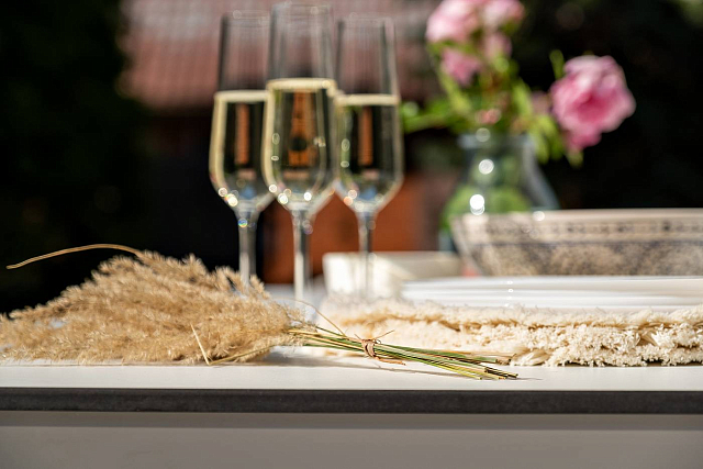 Обеденная группа 4SIS Венето 6-местная со стульями Милан, каркас белый, роуп бежевый 