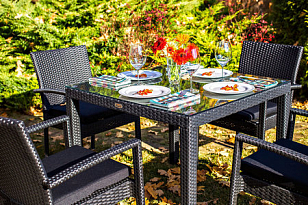 Обеденная группа Joygarden Milano черный на 4 персоны с подлокотниками для дачи Обеденная группа Joygarden Milano черный на 4 персоны с подлокотниками, садовая мебель