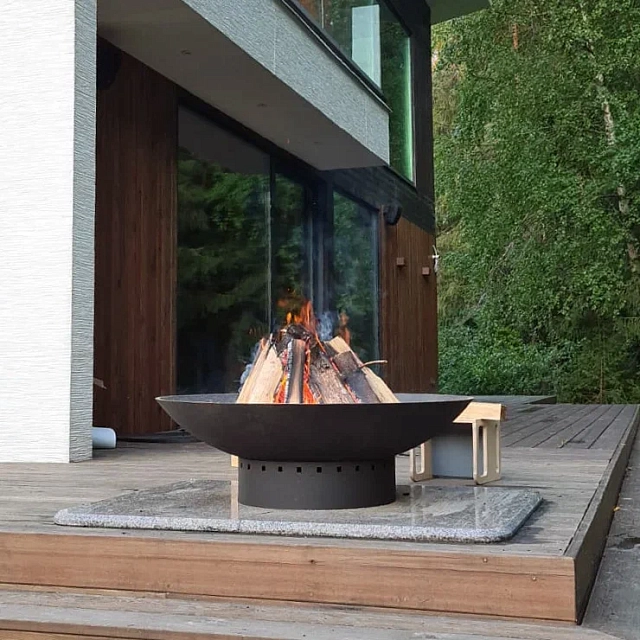 Чугунная чаша на круглом металлическом основании Concretika Iron D 100 