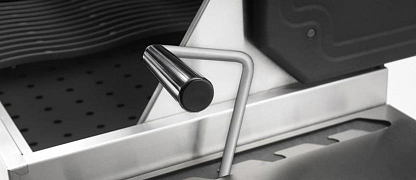 Поддон с углем регулируется по высоте