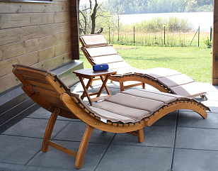 Комплект лежаков со столиком Lite Duet из акации, садовая мебель