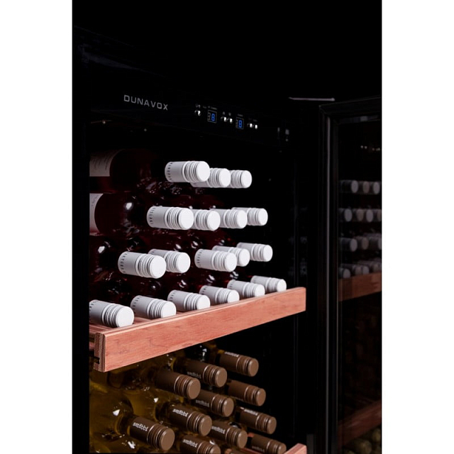 Винный шкаф Dunavox Horeca DX-114.270K