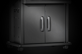 Фасад основания закрыт дверками