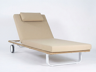 Шезлонг КОСТА С на колесах, каркас белый, матрас бежевый (с подушкой), садовая мебель