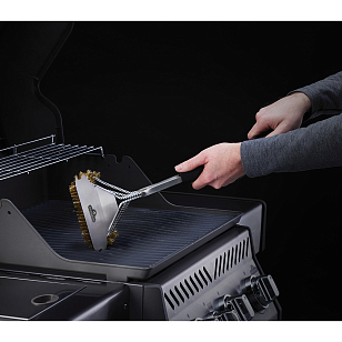 Щетка трехрядная с латунным ворсом Napoleon для приготовления пищи Щетка трехрядная с латунным ворсом Napoleon для сада