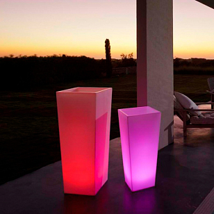 Светящееся кашпо LightHouse Flow XL RGB Accum для сада и загородного дома Светящееся кашпо LightHouse Flow XL RGB Accum, уличное оборудование