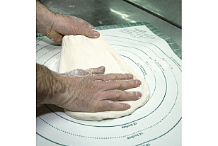 Коврик силиконовый гибкий Big Green Egg с разметкой для раскатки теста для пиццы