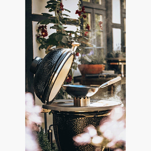 Керамический гриль Monolith Le Chef PRO 2.0 Black на ножках