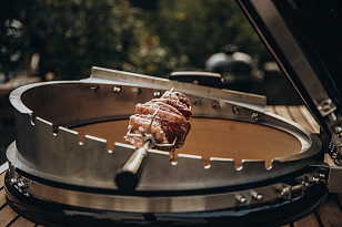 Шашлычница с электроприводом Monolith LeChef для сада