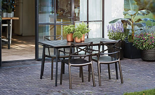 Стул Keter Metalix под чугун для дачи Стул Keter Metalix под чугун, садовая мебель