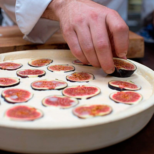 Камень для пиццы Kamado Joe с глубоким дном для приготовления пищи Камень для пиццы Kamado Joe с глубоким дном для сада