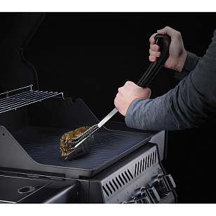 Щетка трехрядная с латунным ворсом Napoleon для приготовления пищи Щетка трехрядная с латунным ворсом Napoleon для сада