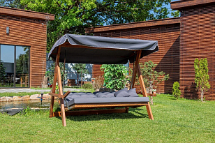 Качели трёхместные Lite Lyon с серыми подушками для дачи Качели трёхместные Lite Lyon с серыми подушками, садовая мебель